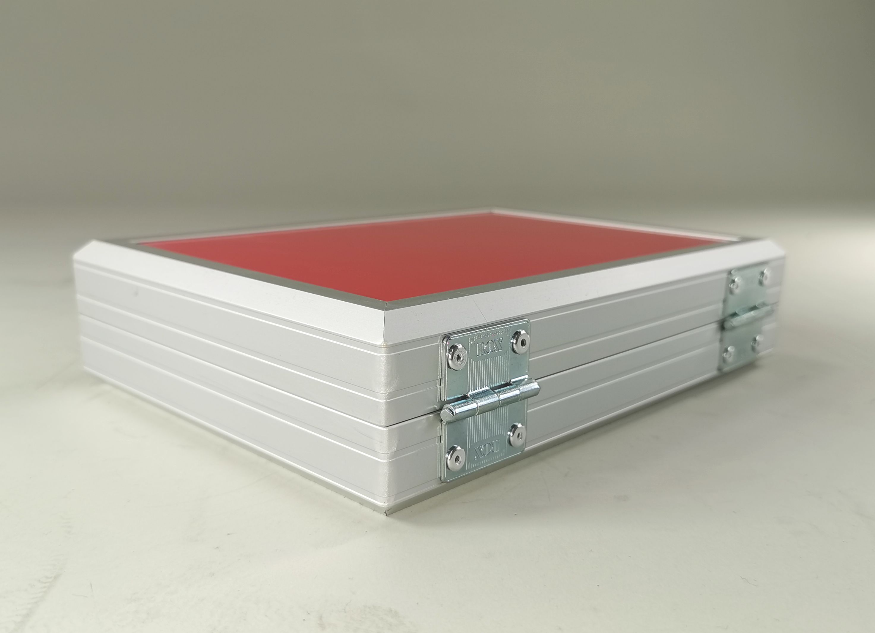 SOLID-LITE ETUI aluminum case red