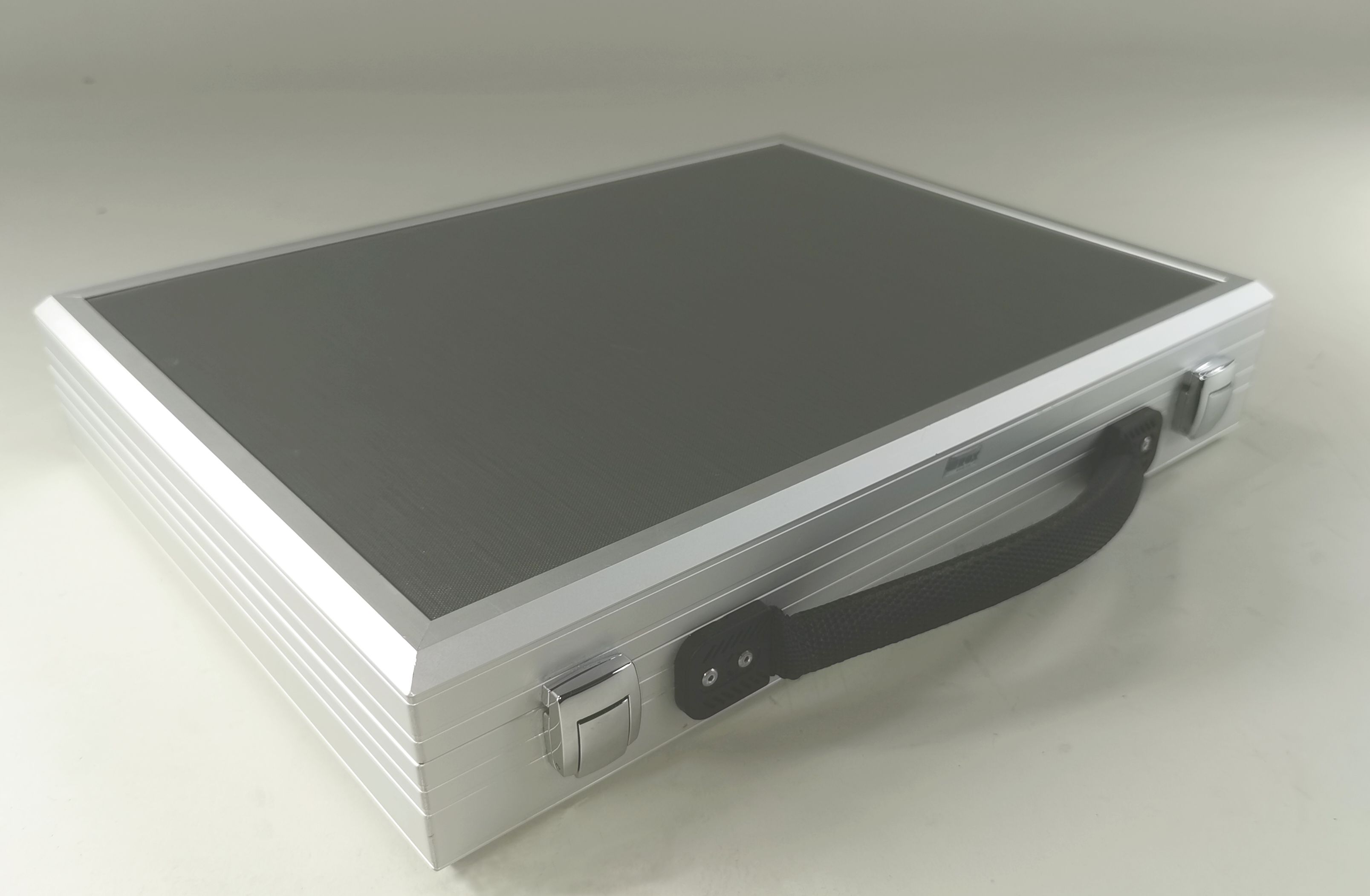SOLID-LITE CASSETTE 2 aluminum case silver