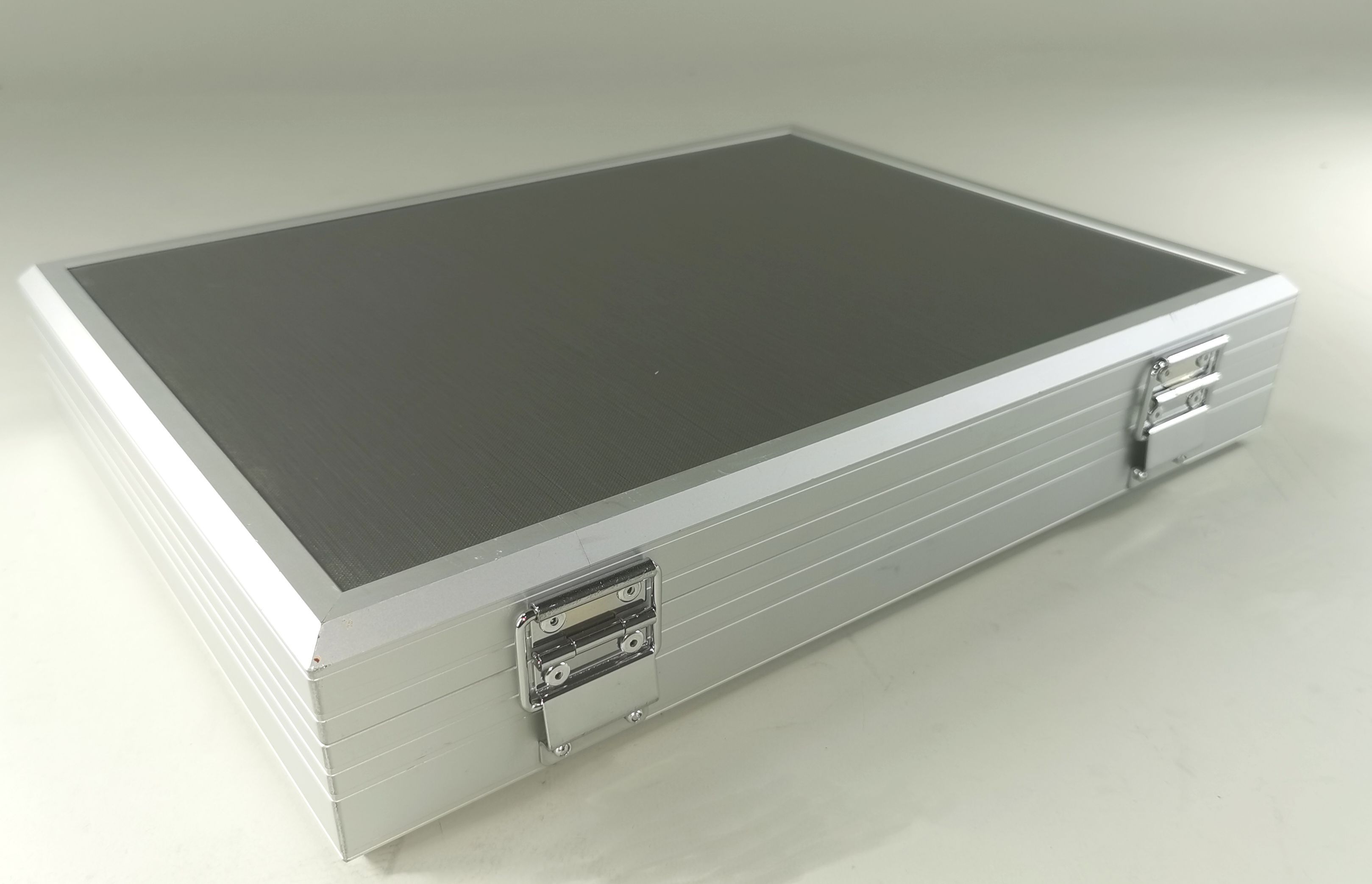 SOLID-LITE CASSETTE 2 aluminum case silver
