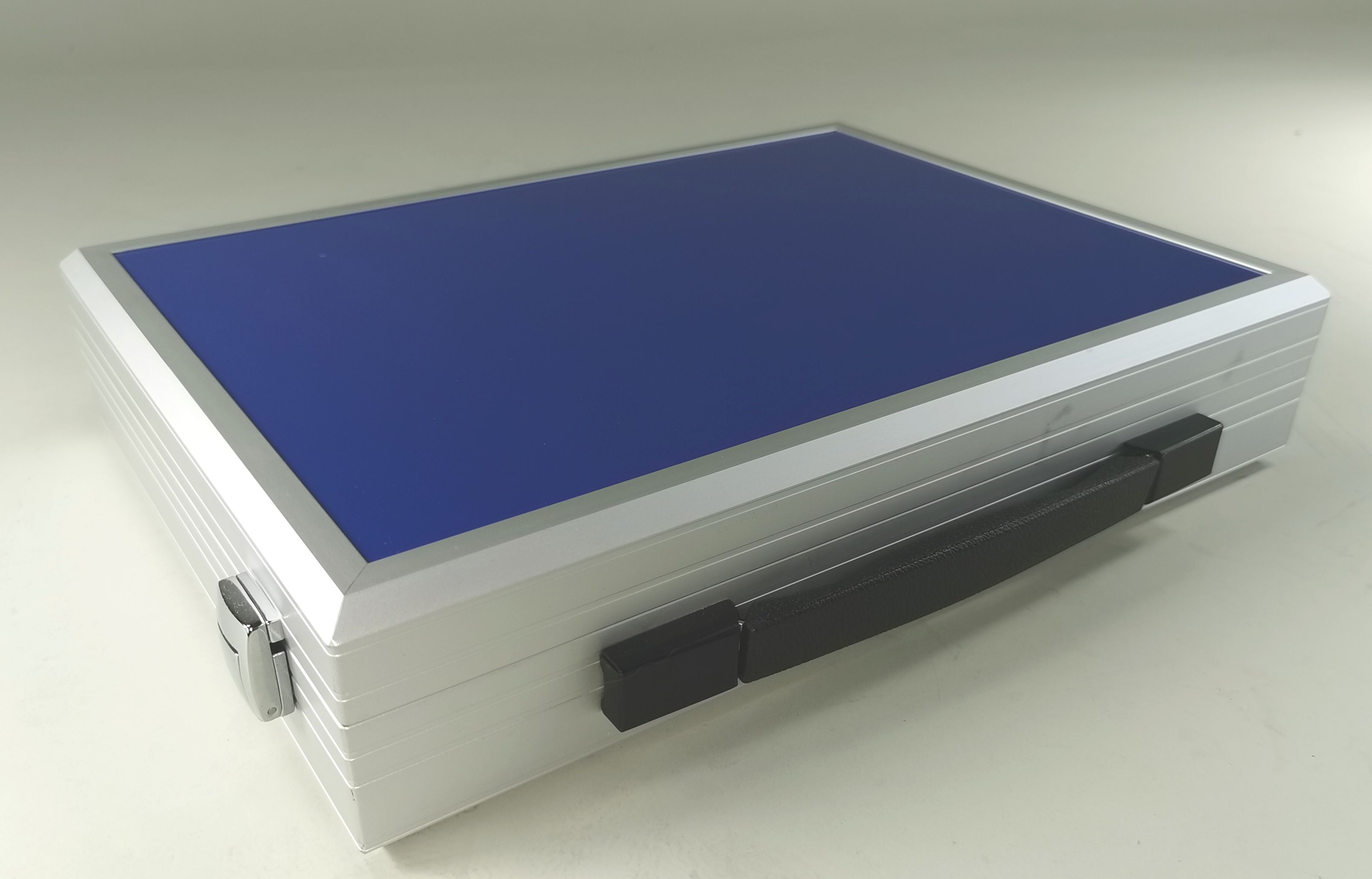 SOLID-LITE CASSETTE 3 aluminum case blue
